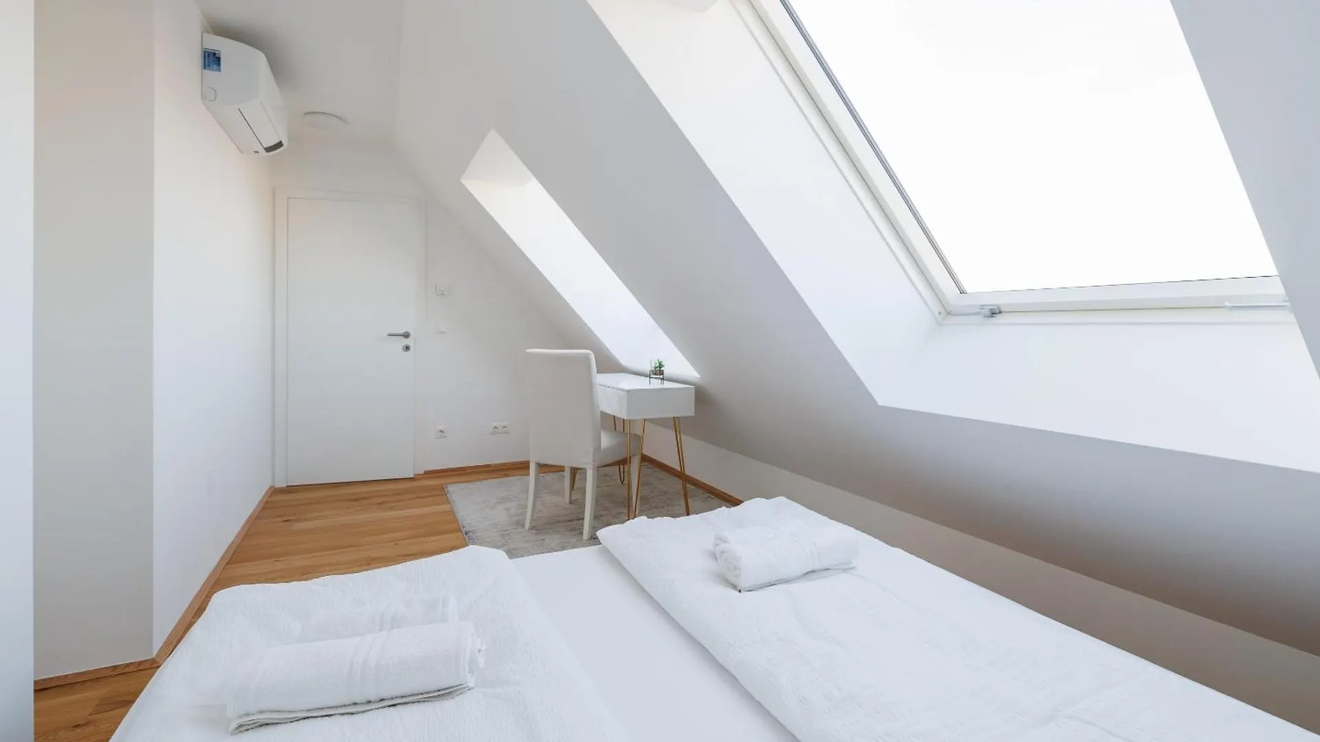 Symphony Apartments 39 - Modern Loft With Terrace And Grill In Central Location Vienna