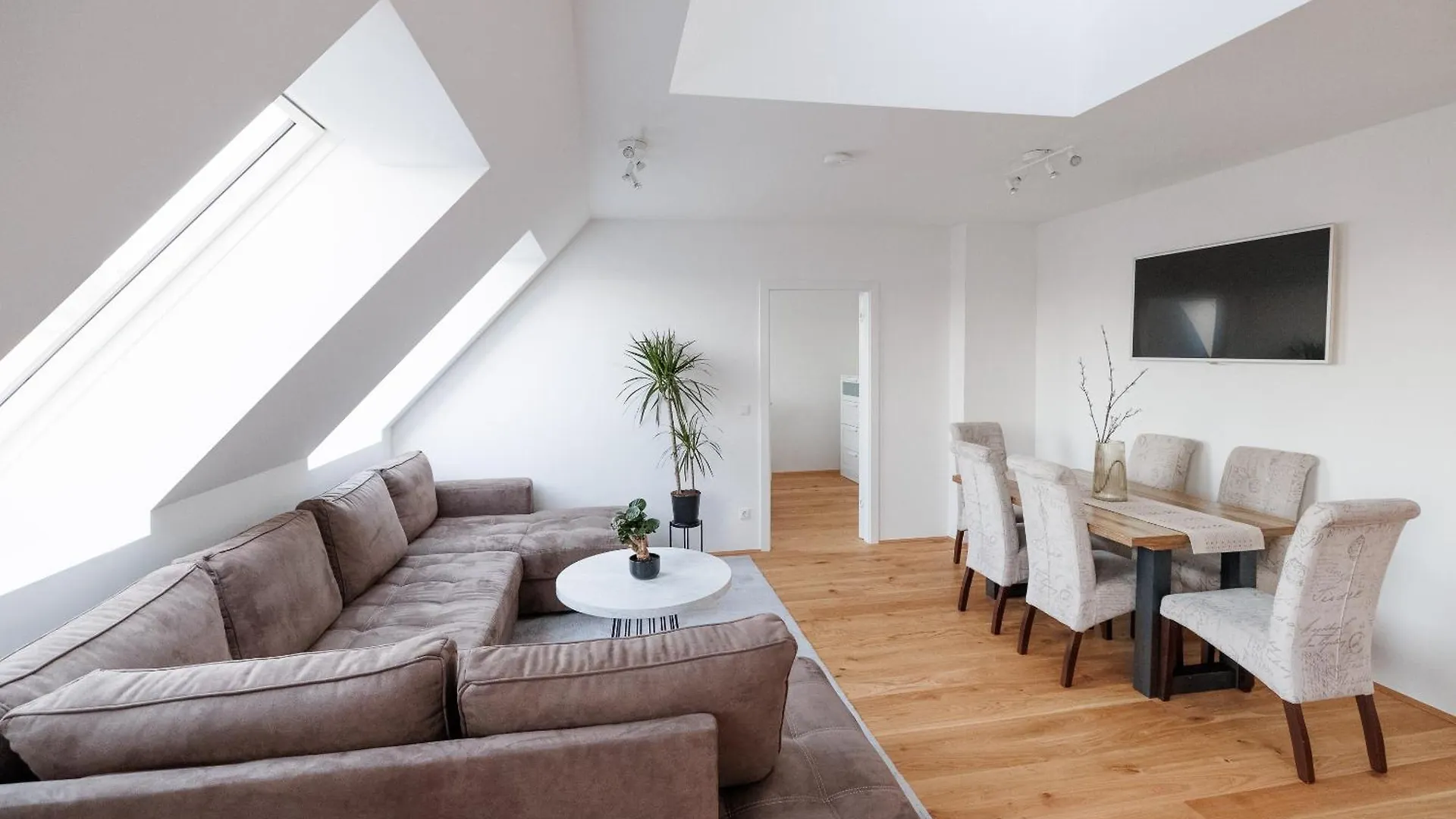 Symphony Apartments 39 - Modern Loft With Terrace And Grill In Central Location Vienna 0*,